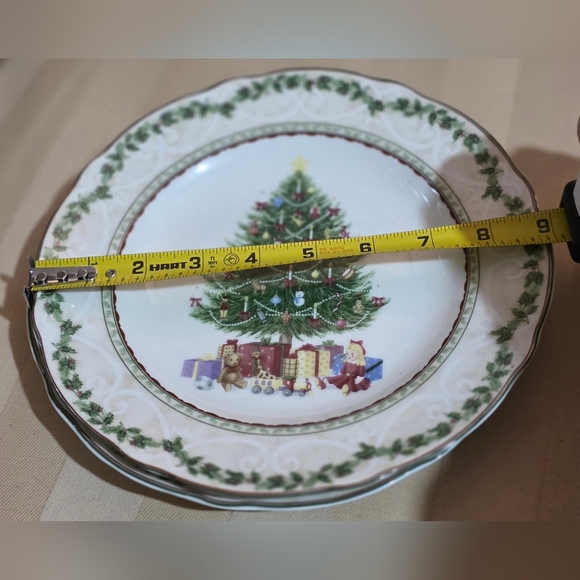 2 NOBLE EXCELLENCE HOLLY TREE CHRISTMAS PLATES VERY RARE EXCELLENT CONDITION - Picture 2 of 5